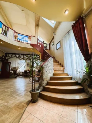 Продаж дворівневої квартири вул. Я.Мудрого (251м.кв.) без ко
