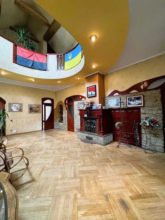 Продаж дворівневої квартири вул. Я.Мудрого (251м.кв.) без ко