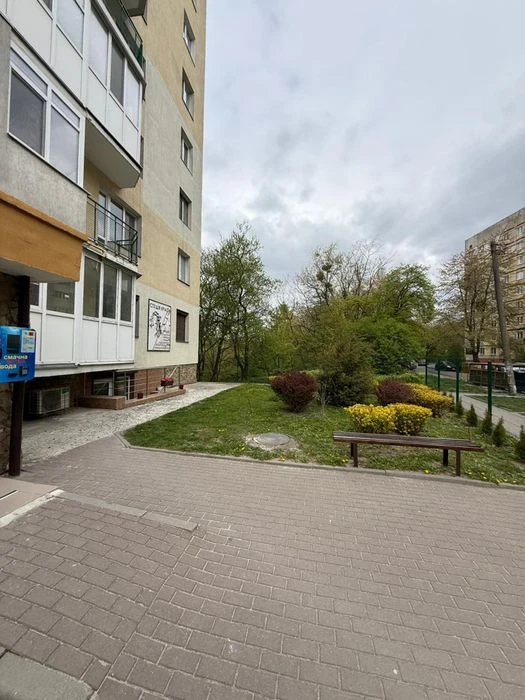 Продаж 3 кімнатної квартири по вул Шафарика 6а забудовник Га