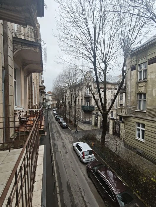Продаж унікальної квартири в центрі Львова по вул Донцова