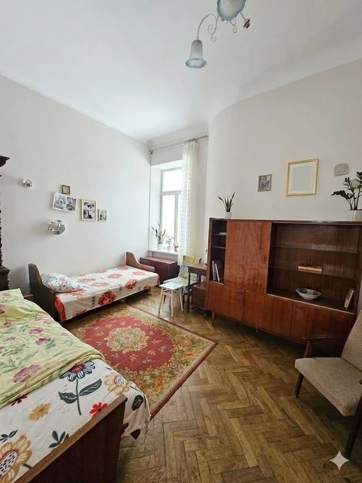 Продаж 2х кімнатної квартири по вул. Руданського, 3(за готел
