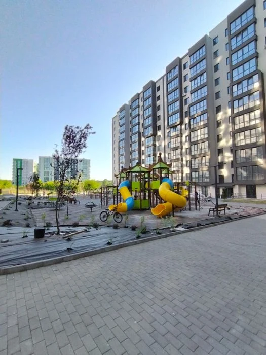 Продаж 1- кімнатноі квартири по вул. Роксоляни