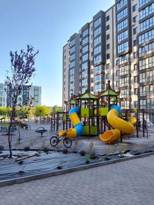 Продаж 1- кімнатноі квартири по вул. Роксоляни