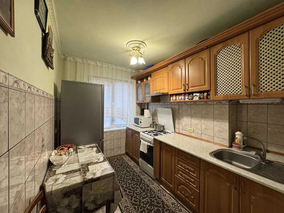 Продаж 4-х кімнатної квартири по вул. Пасічна.