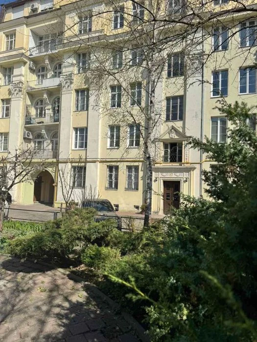 Продаж 3-х кімнатноі квартири по вул. Івана Франка