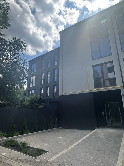 Продаж квартири від власника 80м2 вул. Меблярська 19