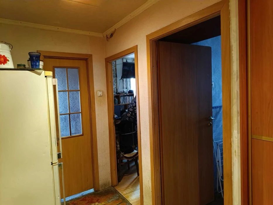 I will sell a 2-room apartment in a brick building in an excellent location on P. Orlyka Ave