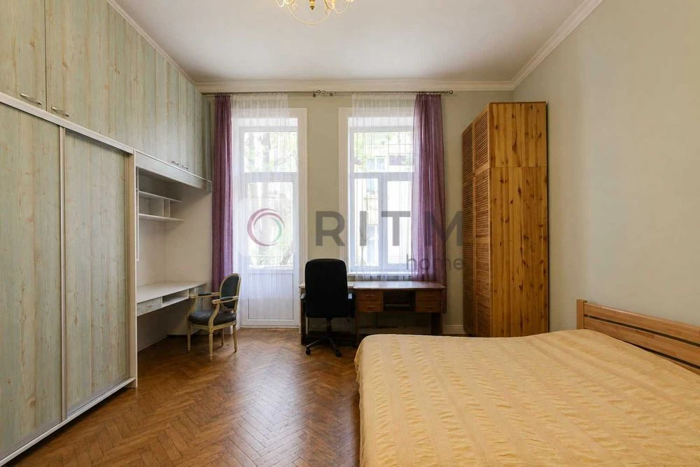 Продаж 3-кімнатної квартири в центрі Львова по вул. Донцова.
