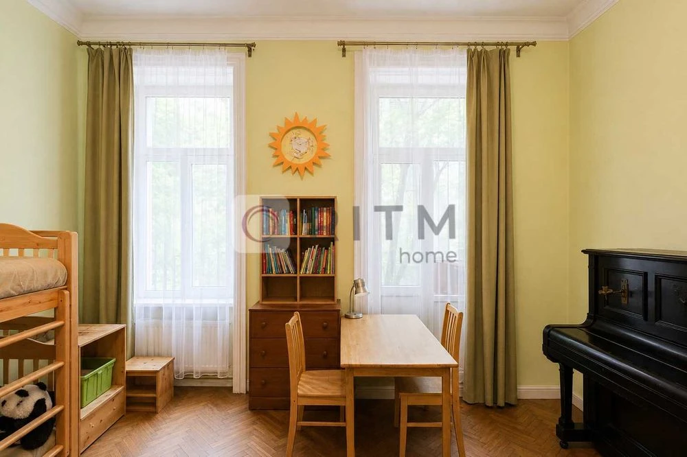 Продаж 3-кімнатної квартири в центрі Львова по вул. Донцова.