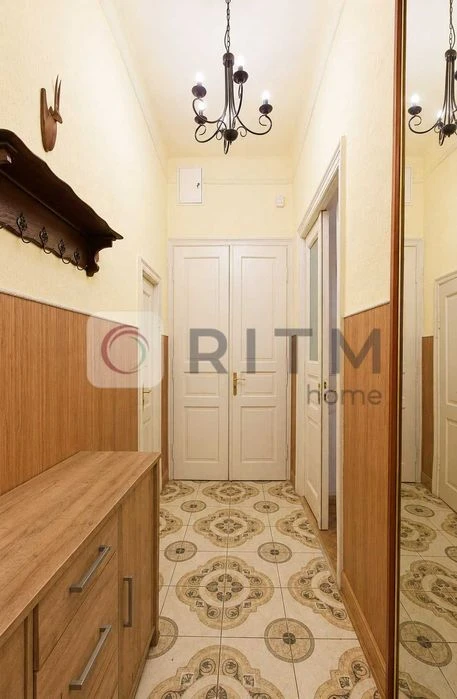 Продаж 3-кімнатної квартири в центрі Львова по вул. Донцова.