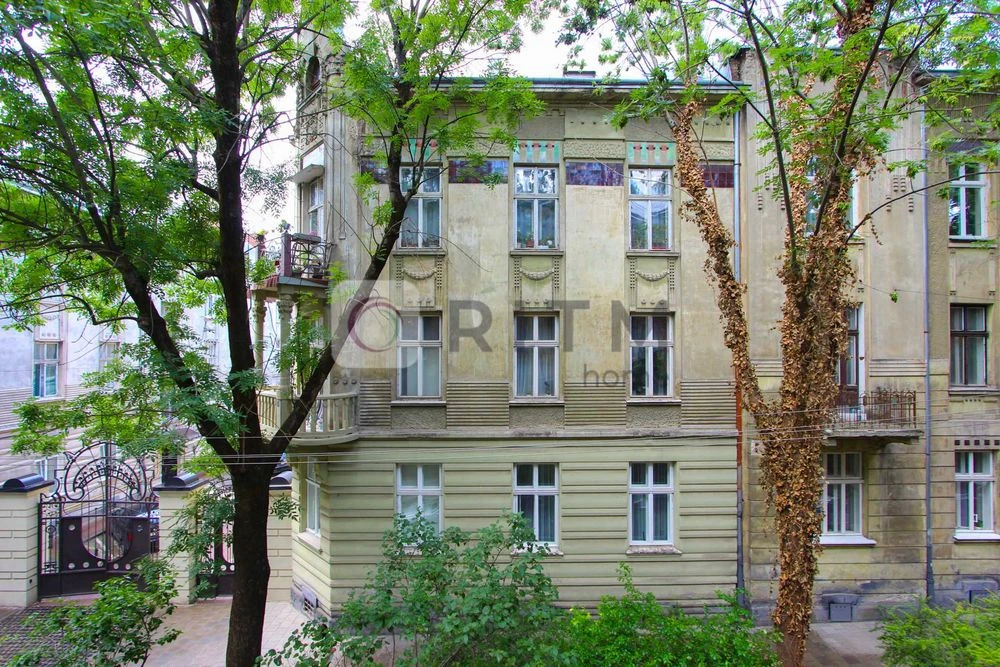 Продаж 3-кімнатної квартири в центрі Львова по вул. Донцова.