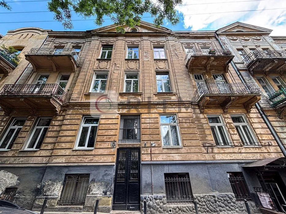 Продаж 3-кімнатної квартири в центрі Львова по вул. Донцова.