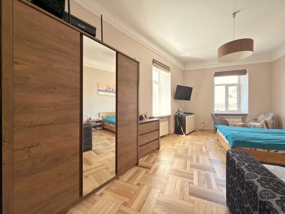 ПРОДАЖ 3-кімнатної квартири в ЦЕНТРІ МІСТА вул. Насипна 1