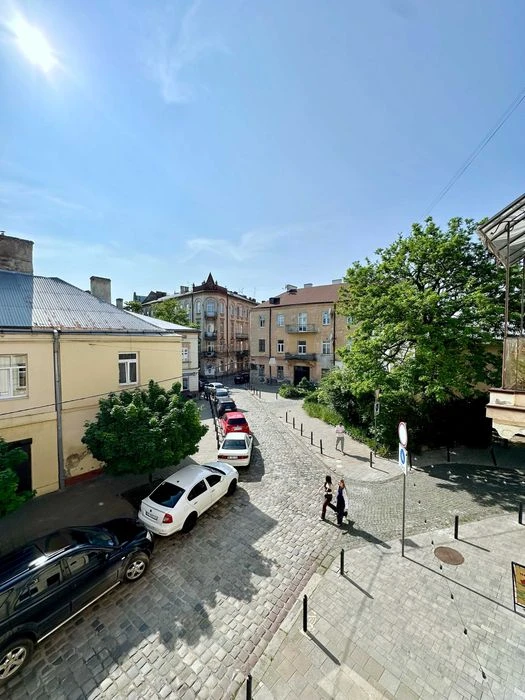 ПРОДАЖ 3-кімнатної квартири в ЦЕНТРІ МІСТА вул. Насипна 1