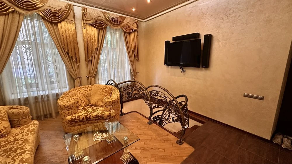 Продаж вул .Н.Левицького ,квартири з ремонтом ближній центр.