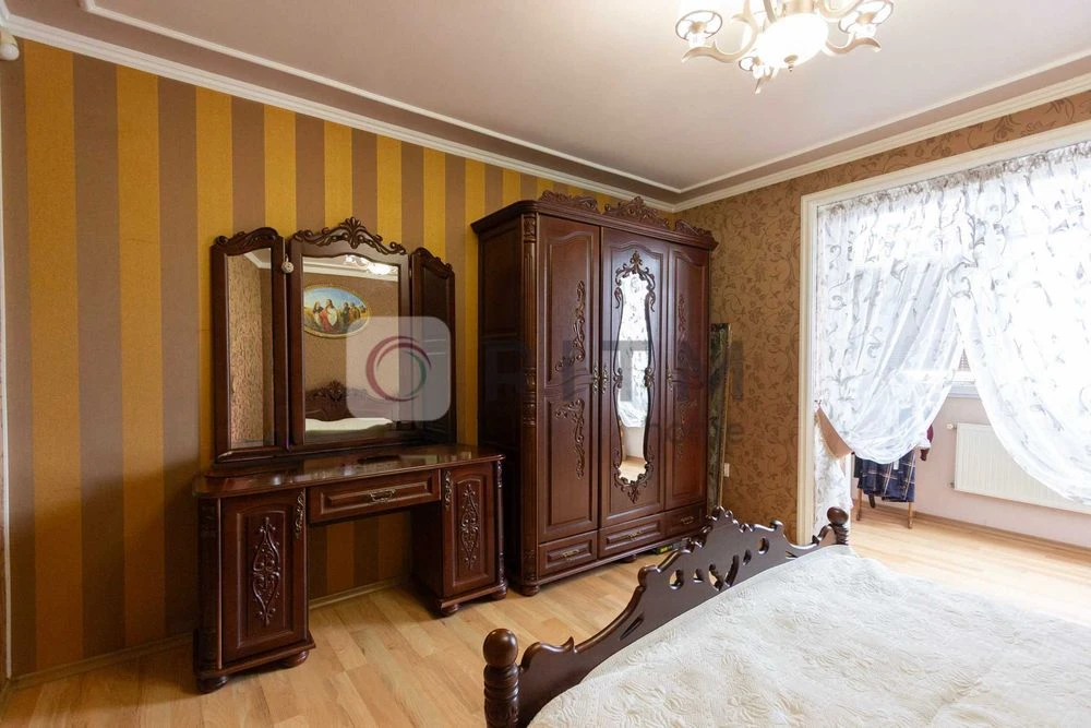 2-к. квартира бічна Пасічної, поруч парк Погулянка