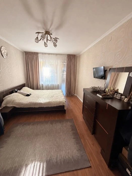Продаж 3 кімнатна квартира вул. Наукова , чешка, євроремонт,
