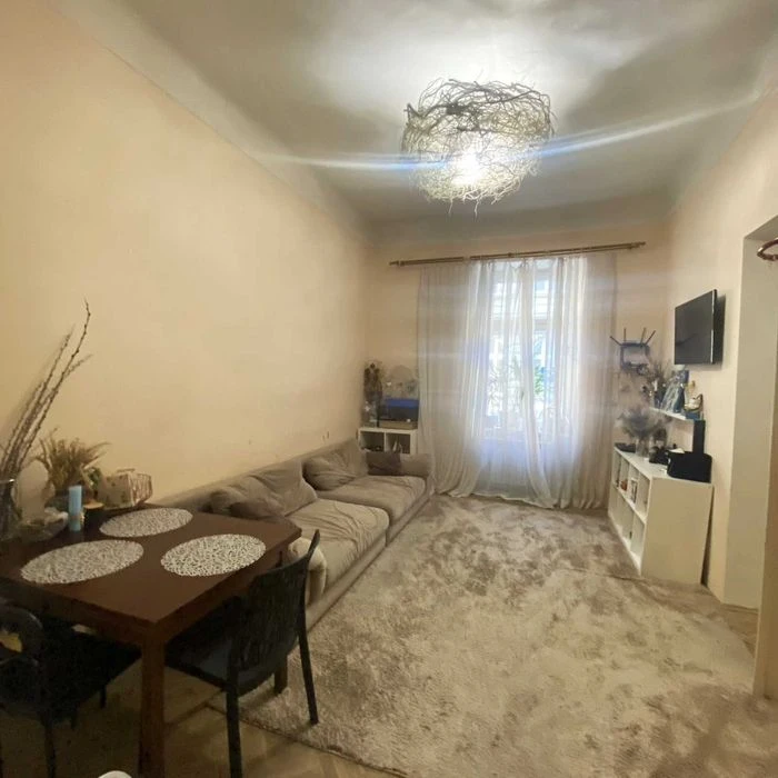 Продається Приваблива 3-кімнатна квартира у центрі Львова (Т
