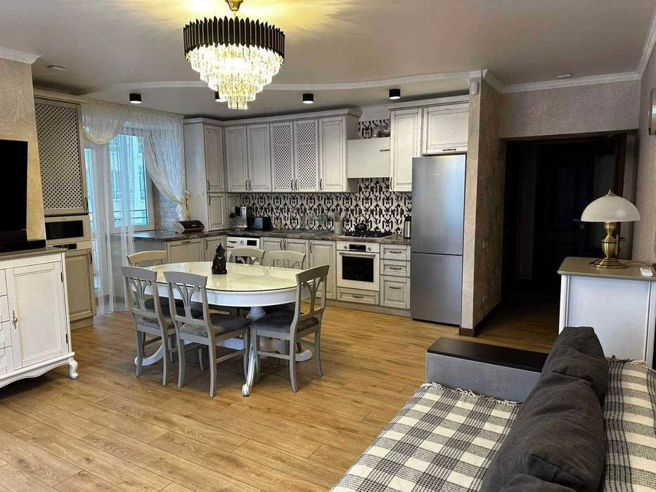 Продаж 2-кімнатної квартири + комірка 11 м2., вул. Стрийська
