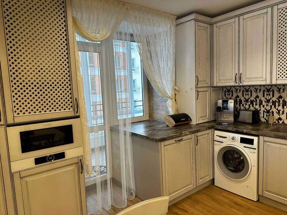 Продаж 2-кімнатної квартири + комірка 11 м2., вул. Стрийська
