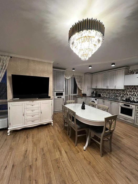 Продаж 2-кімнатної квартири + комірка 11 м2., вул. Стрийська