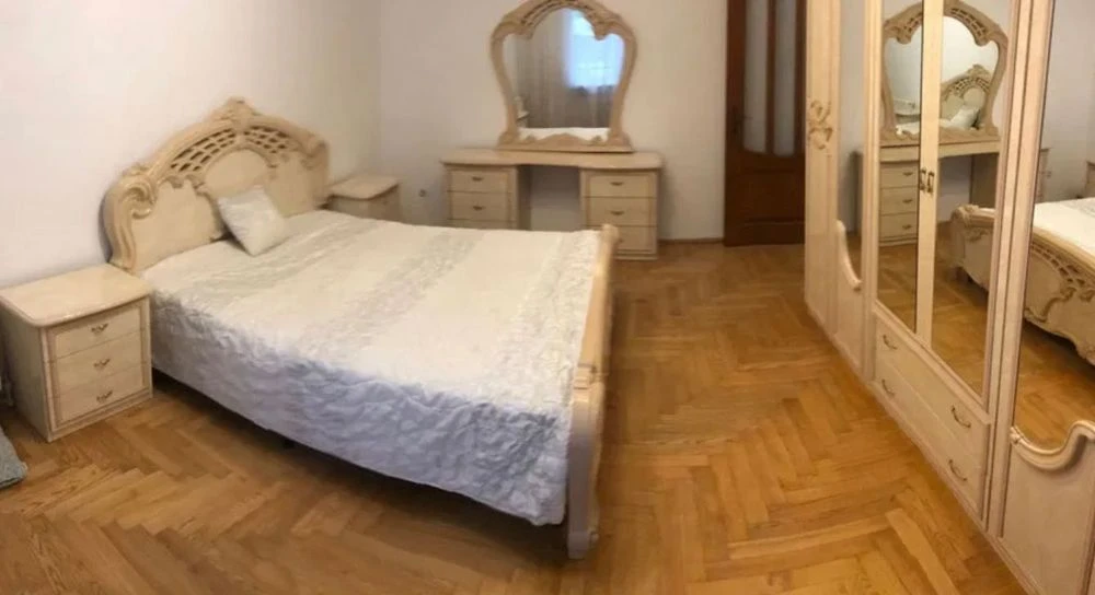 БЕЗ КОМІСІЇ!Продаж  3-х кімн.квартири вул.Під Голоском(р-н Ч