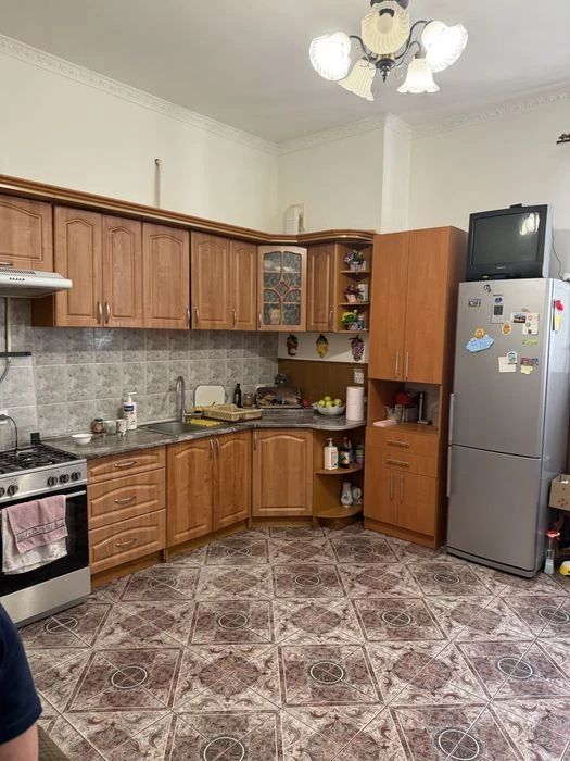 Продаж 4х кімн.квартири(фактично будинок),  в центрі  Львова