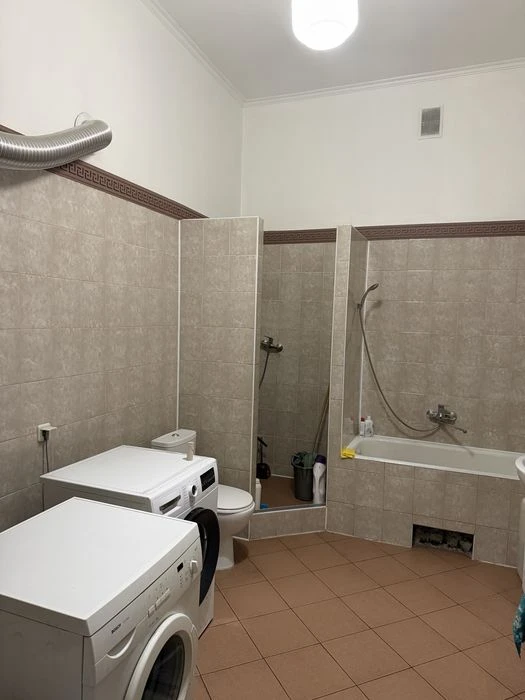 Продаж 4х кімн.квартири(фактично будинок),  в центрі  Львова
