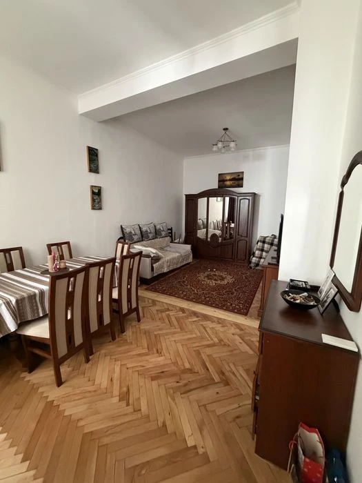 Продаж 4х кімн.квартири(фактично будинок),  в центрі  Львова