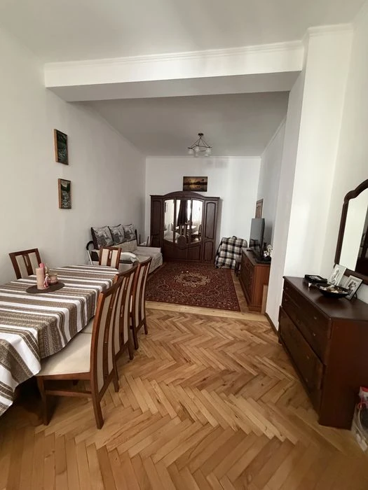 Продаж 4х кімн.квартири(фактично будинок),  в центрі  Львова