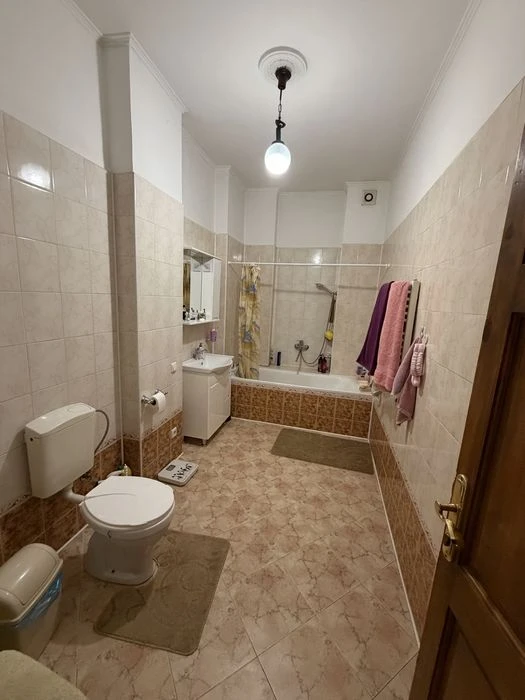 Продаж 4х кімн.квартири(фактично будинок),  в центрі  Львова