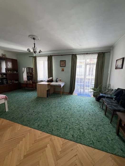 Продаж 4х кімн.квартири(фактично будинок),  в центрі  Львова
