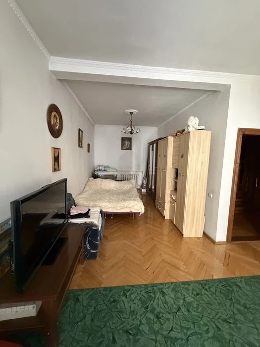 Продаж 4х кімн.квартири(фактично будинок),  в центрі  Львова