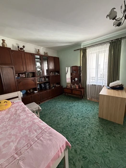 Продаж 4х кімн.квартири(фактично будинок),  в центрі  Львова