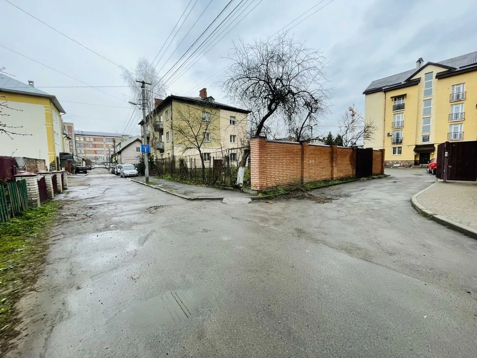 Продаж квартири « під ремонт» близько центру Львів!