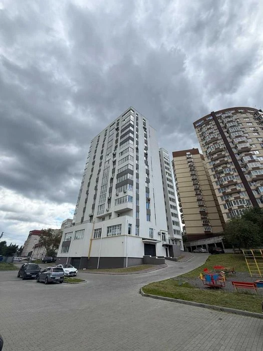 Продаж 1 кім квартири вул.Бережанська