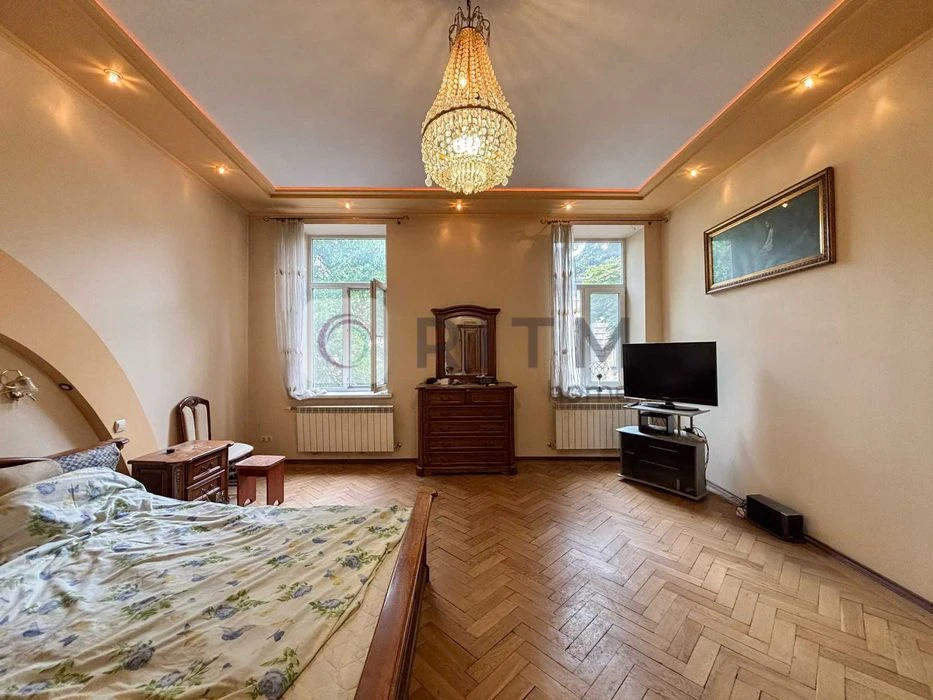 Продаж 3-кімнатної квартири по вул. Пекарська, Личаківський