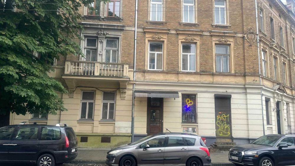 Продаж 2 кімнатної квартири в центі вулиця Пекарська 36
