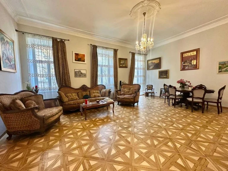 Продаж 5 кім квартири по вул.Верхратського (Пекарська).