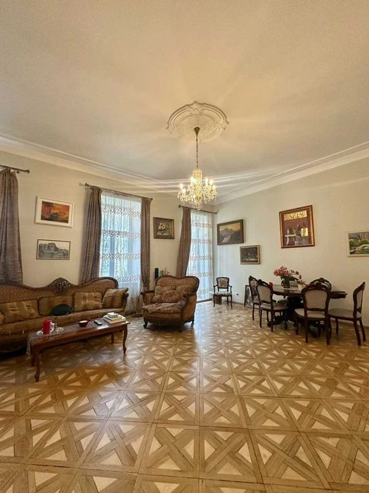 Продаж 5 кім квартири по вул.Верхратського (Пекарська).