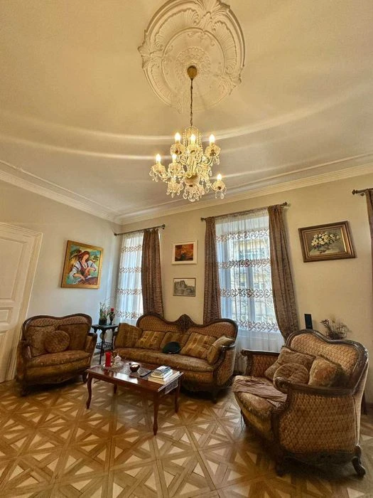 Продаж 5 кім квартири по вул.Верхратського (Пекарська).