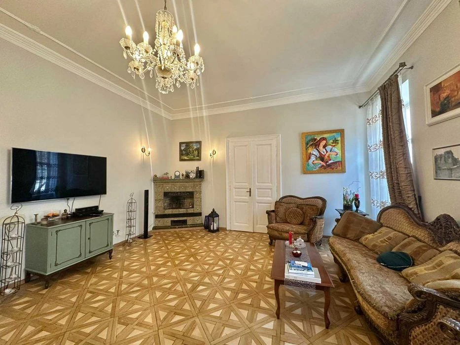 Продаж 5 кім квартири по вул.Верхратського (Пекарська).