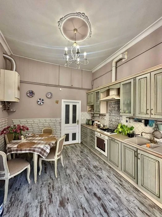 Продаж 5 кім квартири по вул.Верхратського (Пекарська).