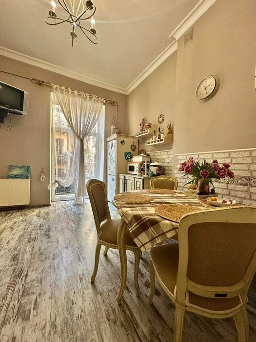 Продаж 5 кім квартири по вул.Верхратського (Пекарська).