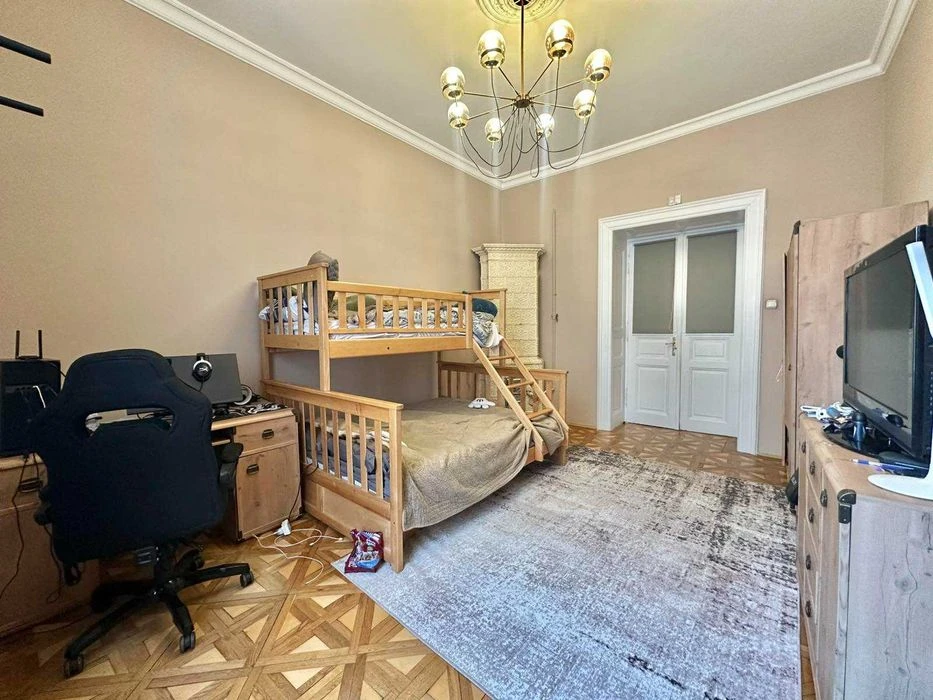 Продаж 5 кім квартири по вул.Верхратського (Пекарська).