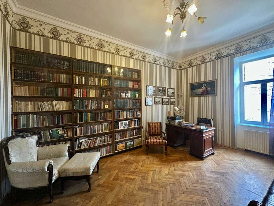 Продаж 5 кім квартири по вул.Верхратського (Пекарська).
