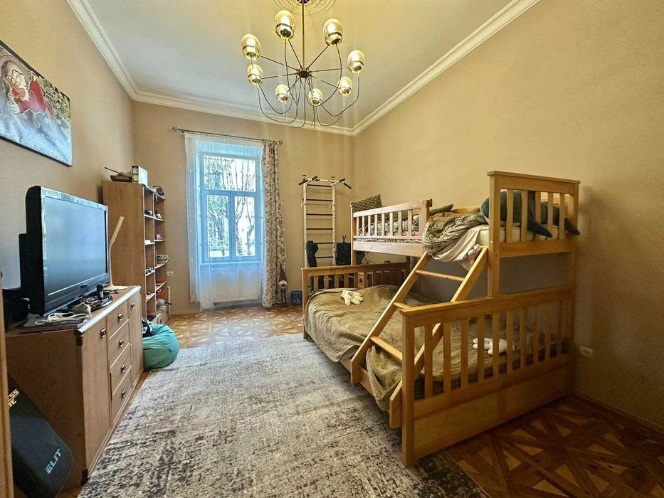 Продаж 5 кім квартири по вул.Верхратського (Пекарська).