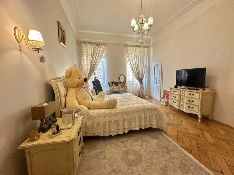 Продаж 5 кім квартири по вул.Верхратського (Пекарська).