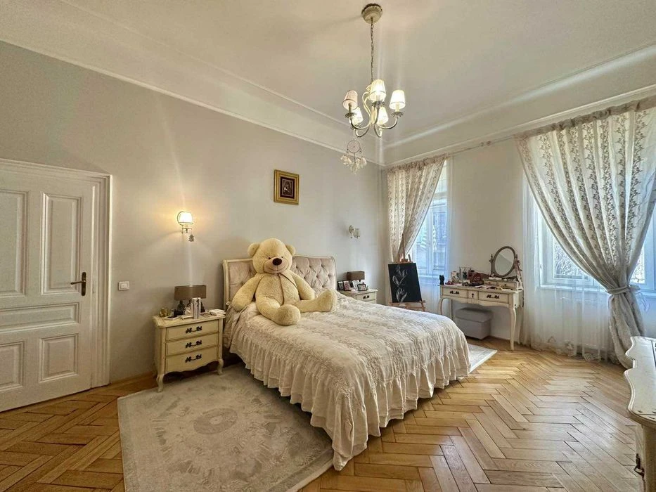 Продаж 5 кім квартири по вул.Верхратського (Пекарська).