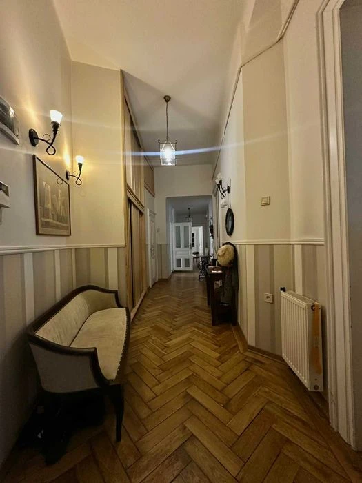 Продаж 5 кім квартири по вул.Верхратського (Пекарська).